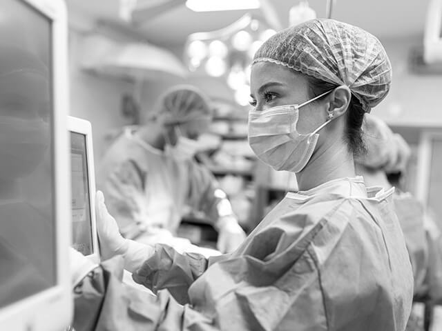 physician-reviewing-vitals-location